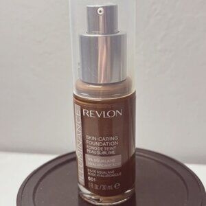 Revlon Illuminance Skin-Caring Foundation #601, Soft Nutmeg